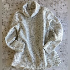 Black and white long sleeve quilted cowl neck pullover RBX size Lg